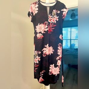 Floral dress with short sleeves